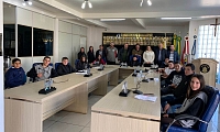 Legislativo recebe a visita dos alunos da Escola Duque de Caxias Legislativo recebe a visita dos alunos da Escola Duque de Caxias